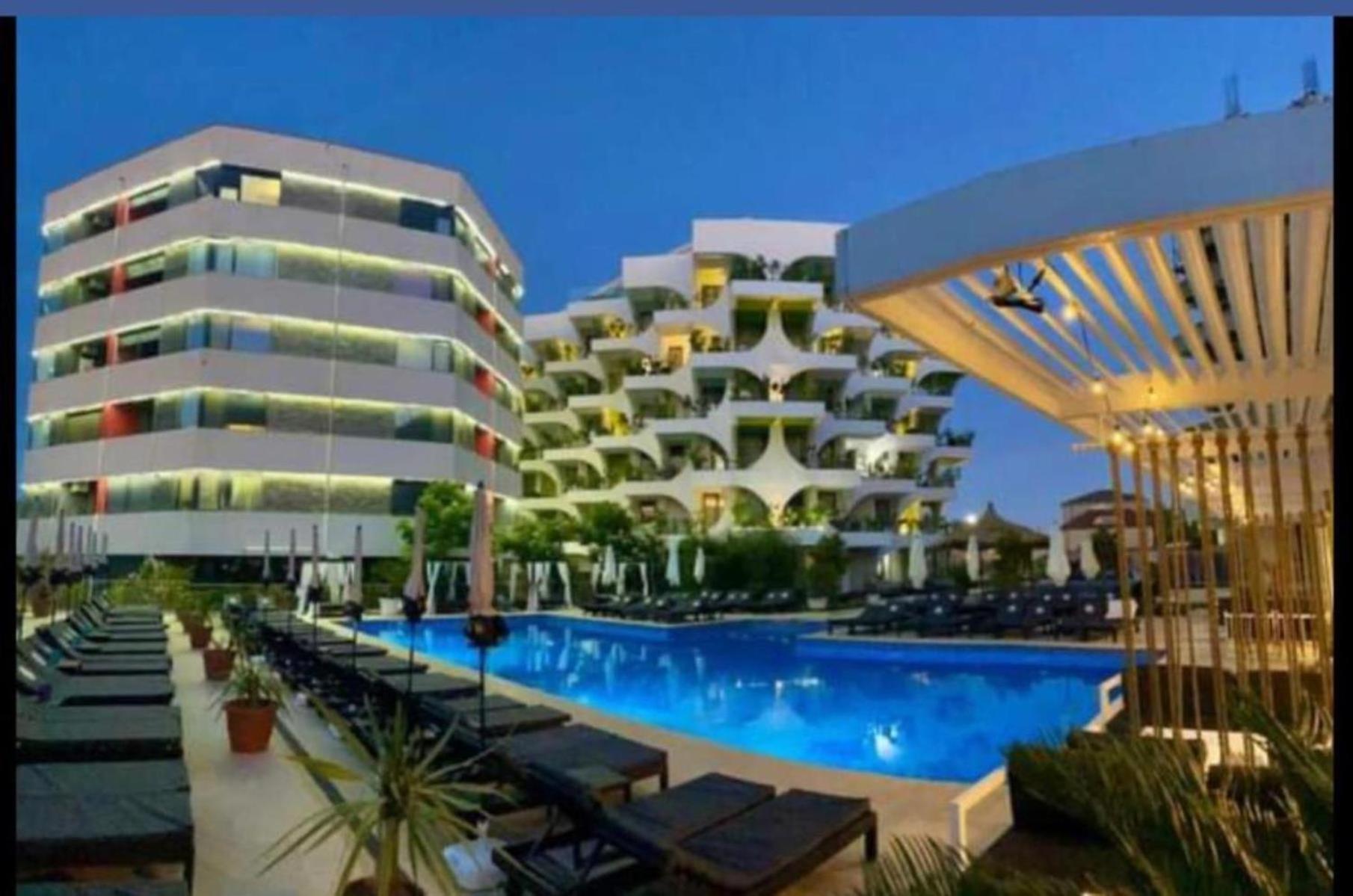 Thomas Luxury Apartment Năvodari Zewnętrze zdjęcie